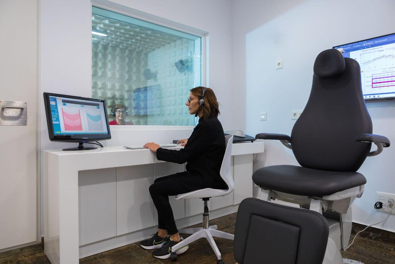 Audífonos Armando Ópticos Piedras Blancas